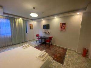 La Tente Rouge Suite