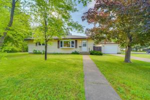 Sunny Cloquet Home - 2 Mi to St Louis River!