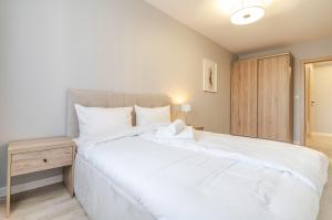 Central Executive Suite by BookingHost