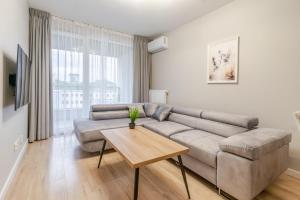 Central Executive Suite by BookingHost