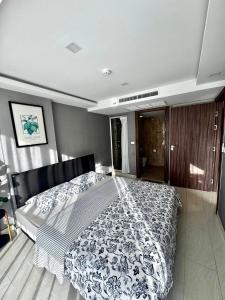 Grand Avenue Apartment