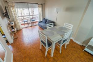 Check and Home - Catamarca - 4 Huéspedes en el Centro con Balcón a la Calle