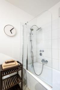 Robs Suite - Zentrale Design-Suite am Opernplatz, 2 Zimmer, 2 Bäder und Top-Ausstattung