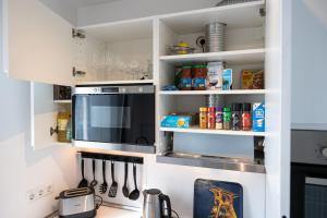 Robs Suite - Zentrale Design-Suite am Opernplatz, 2 Zimmer, 2 Bäder und Top-Ausstattung