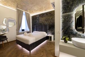 Antinous Suites
