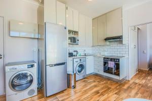 Table Mountain views Two Bed Apartment