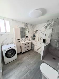 3 Bedroom home with Private Pool & Parking