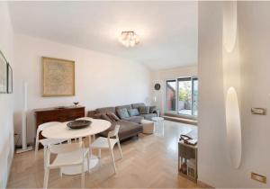 Attico in the city center, terrace & stunning lake view