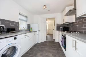 Bright and Modern 2 Bed Home w Garden in Liverpool