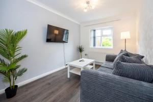 Bright and Modern 2 Bed Home w Garden in Liverpool