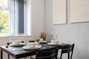 Bright and Modern 2 Bed Home w Garden in Liverpool