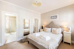 Elegant Fulham Retreat with Private Garden