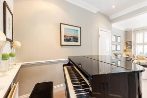 Elegant Fulham Retreat with Private Garden