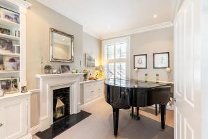 Elegant Fulham Retreat with Private Garden