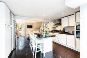 Elegant Fulham Retreat with Private Garden