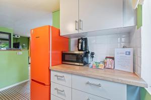 Special Offers!- Feel at Home in 4 Star Luxury London Bridge Home with Netflix & Games & Parking & Close to 3 Metro Stations!