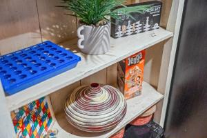 20 Percent Off- Feel at Home near London Best Sights - London Bridge Apt w Parking & Patio!