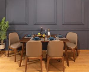 All New Stylish Central 2BD with Balcony