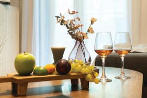 All New Stylish Central 2BD with Balcony