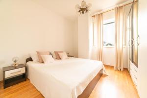 Cosy apartments in Bol centre with loggia&seaview