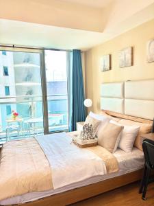 The Solaris Point with Pool View