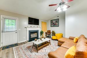 1 Mi to ECU Hospital Greenville Home with Yard!