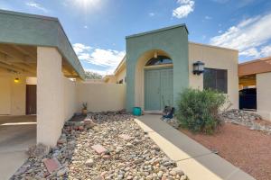 Sunny Tucson Townhome with Patio and Mountain Views!
