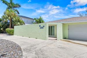 Palm Island Life - Heated Pool, Canal Front, Fire Pit, Walk to Siesta Beach