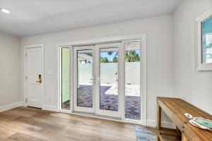 Palm Island Life - Heated Pool, Canal Front, Fire Pit, Walk to Siesta Beach