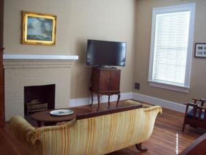 Large Historic Downtown Loft Front