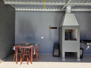 Casa 02 com 2 quartos, churrasqueira 15min centro