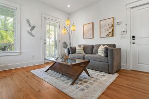 Casita Tropical l Walk to DT l Mins to Beach