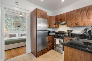 Casita Tropical l Walk to DT l Mins to Beach