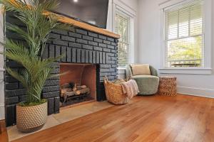 Casita Tropical l Walk to DT l Mins to Beach