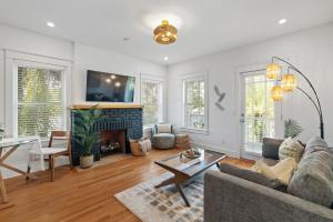 Casita Tropical l Walk to DT l Mins to Beach