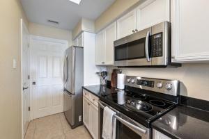 Gated Lakeside Condo: Pool and Lake Views Plus Complex Amenities
