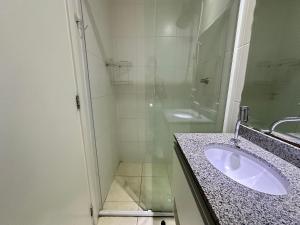 Ocian: 2 quartos, suíte, piscina e perto da praia