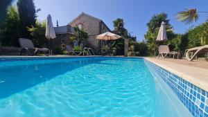 VILLA LUCIJA WITH POOL AND TENNIS COURT NEAR BEACh