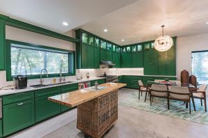 Luxury 316 Acre Barndo Retreat Near PGA Frisco!