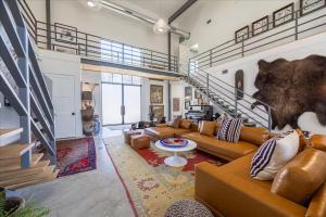 Luxury 316 Acre Barndo Retreat Near PGA Frisco!