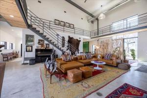 Luxury 316 Acre Barndo Retreat Near PGA Frisco!