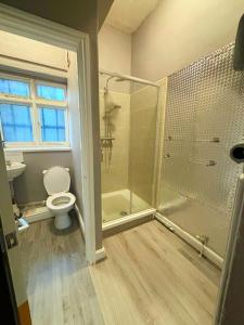 Near City-Birkenhead rooms for 5