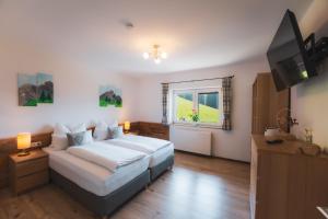 Haus Biechl mit Blick auf die Burg Hohenwerfen