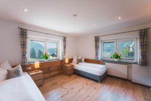 Haus Biechl mit Blick auf die Burg Hohenwerfen