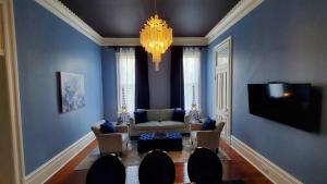 Walker Mansion on St Charles Ave - Unit 5