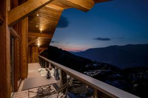 Luxury Penthouse - Panoramic Views, Walkway Balcony, Private Floor