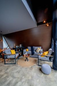 Cozy Volcano View Stay Brand New & Hot Tub