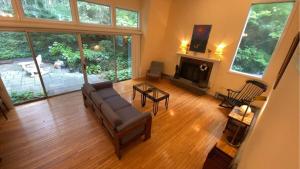 Spacious Woods Hole Beach Retreat - Ubytování bez kategorie ve městě Falmouth