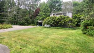 Spacious Woods Hole Beach Retreat