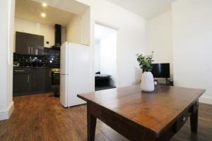 1 bedroom flat, next to Train ST